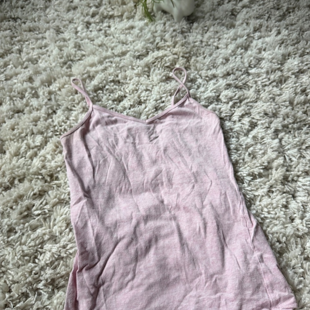 Forever 21 comfortable, and casual spring attire cute women’s Soft Pink Camisole - Picture 2 of 4